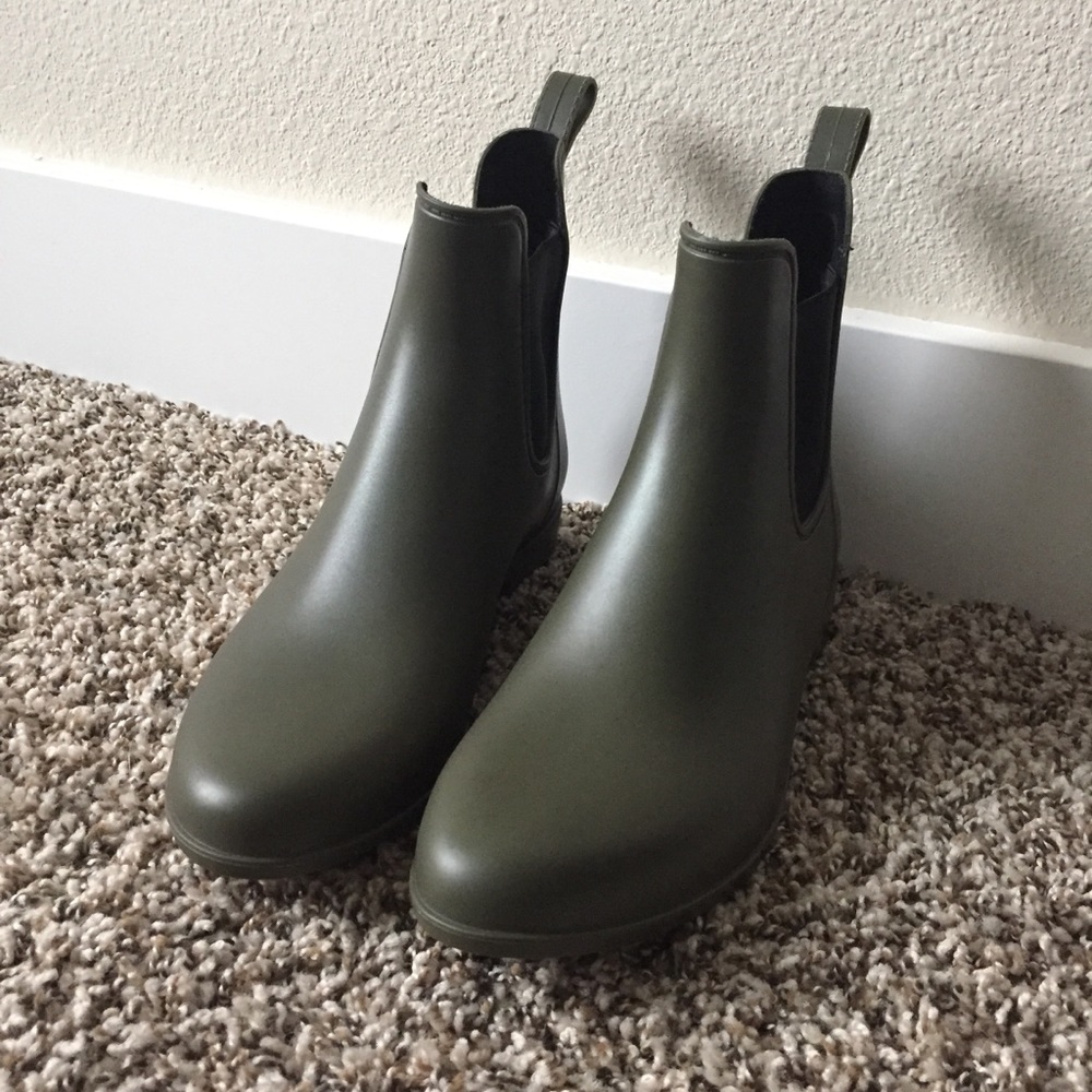 NWOT rain boots